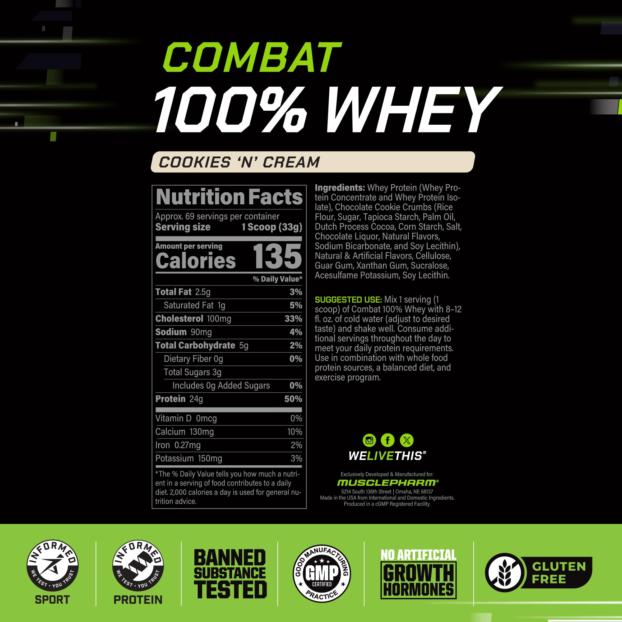 MusclePharm Combat, cucharón medidor sobre taza para preparación rápida.