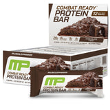 MusclePharm Combat Sport Bar envase con sabor pastel de chocolate, ideal para recargar energía.