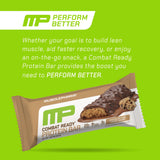 MusclePharm Combat Sport Bar corte visible, snack proteico para rendimiento diario.
