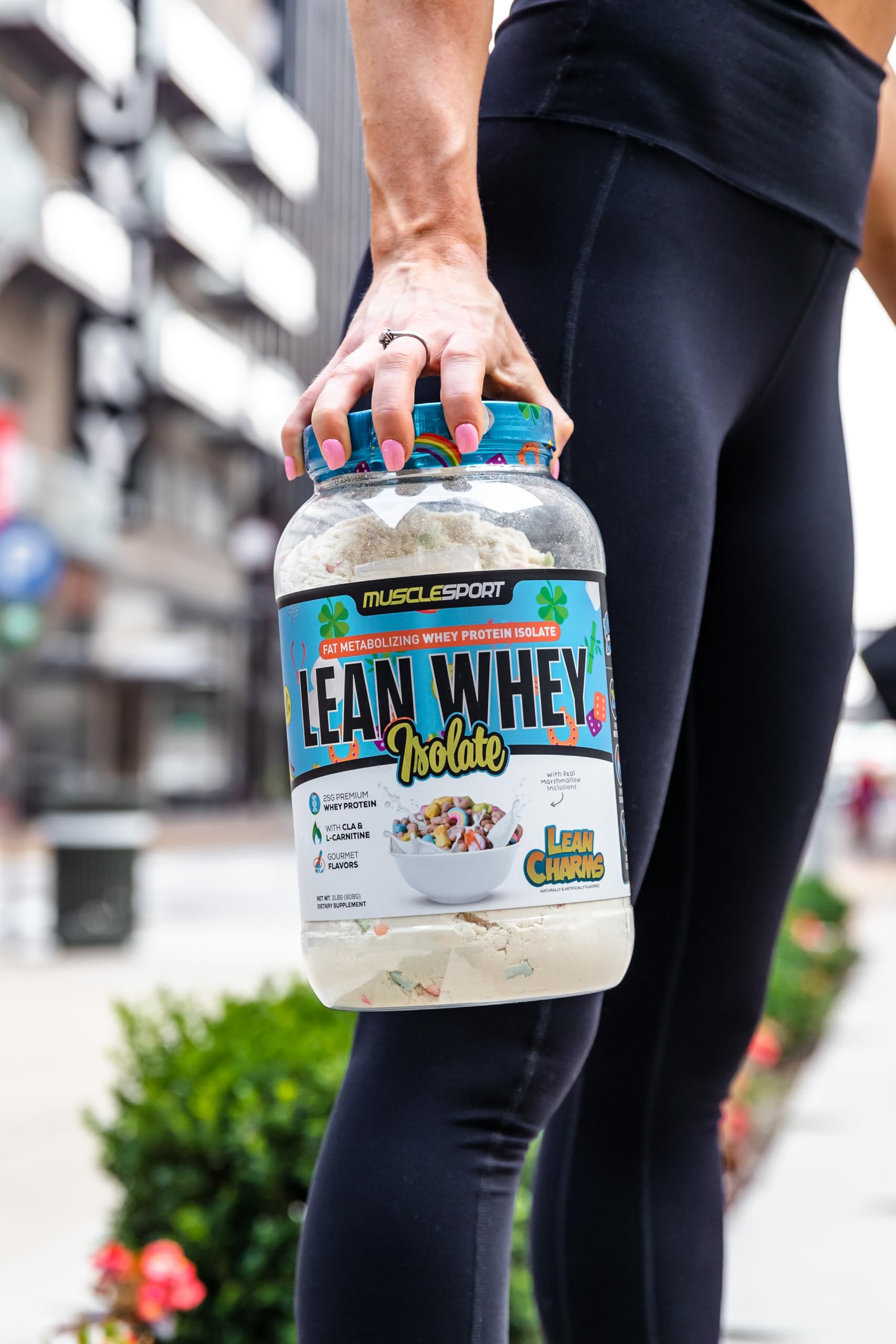 MuscleSport Lean Whey Revolution, etiqueta clara para controlar calorías y macros durante el día.