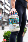 MuscleSport Lean Whey Revolution, etiqueta clara para controlar calorías y macros durante el día.