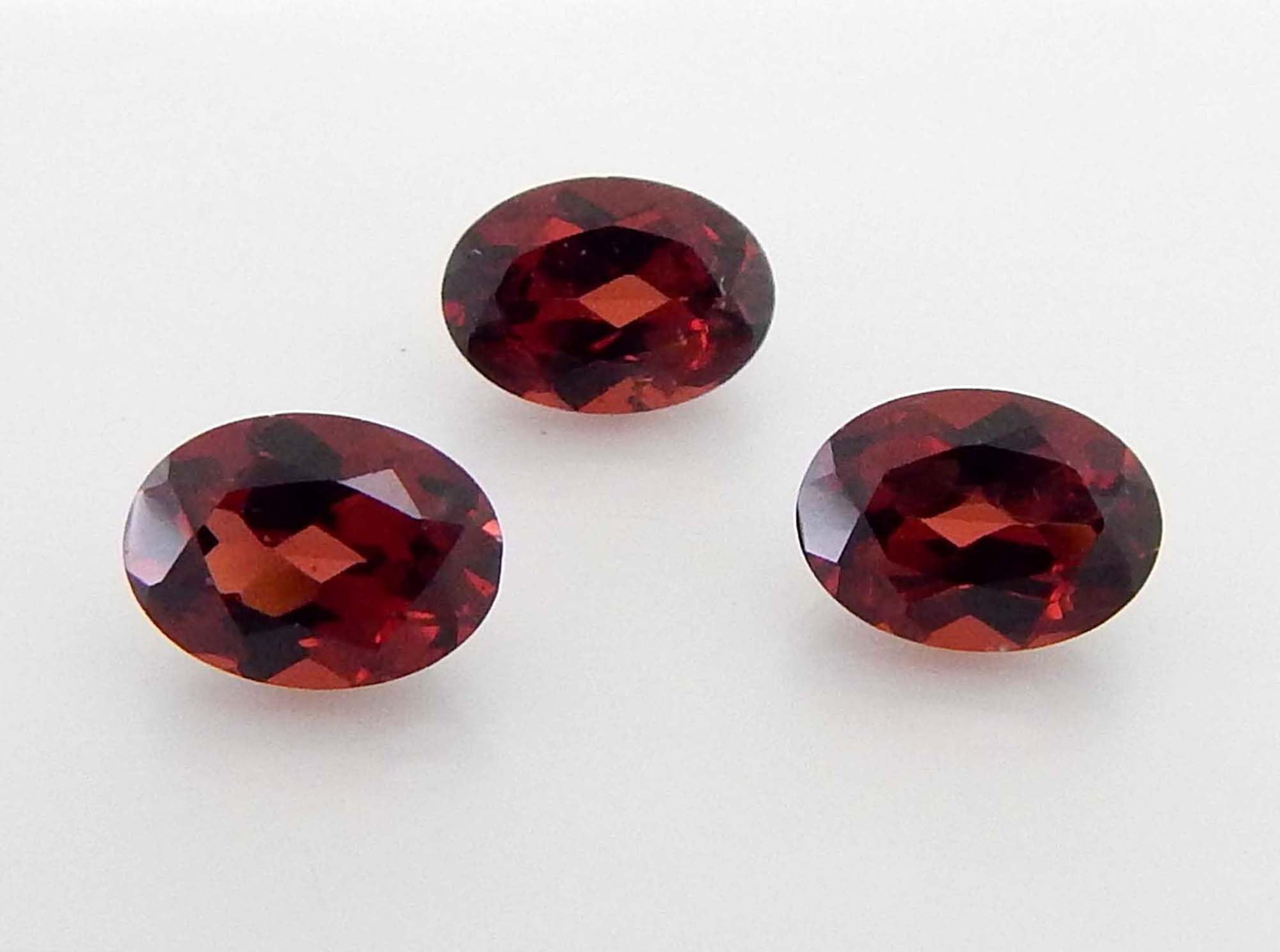 Garnet oval 5x7 mm de Myhealingworld, caja para joyería con tres piedras