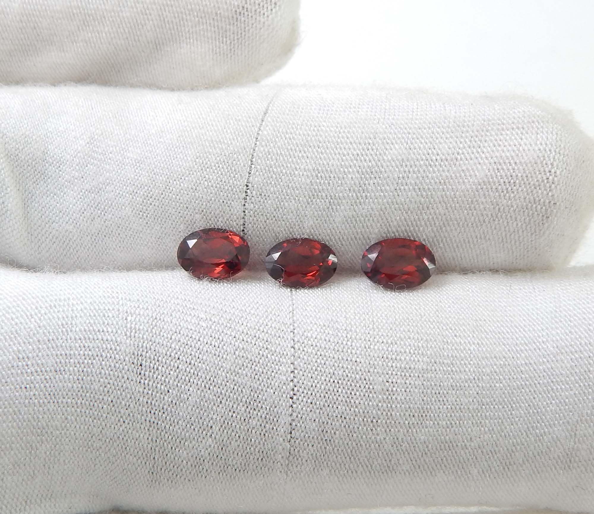 Garnet oval 5x7 mm de Myhealingworld, brillo interior que complementa diseños