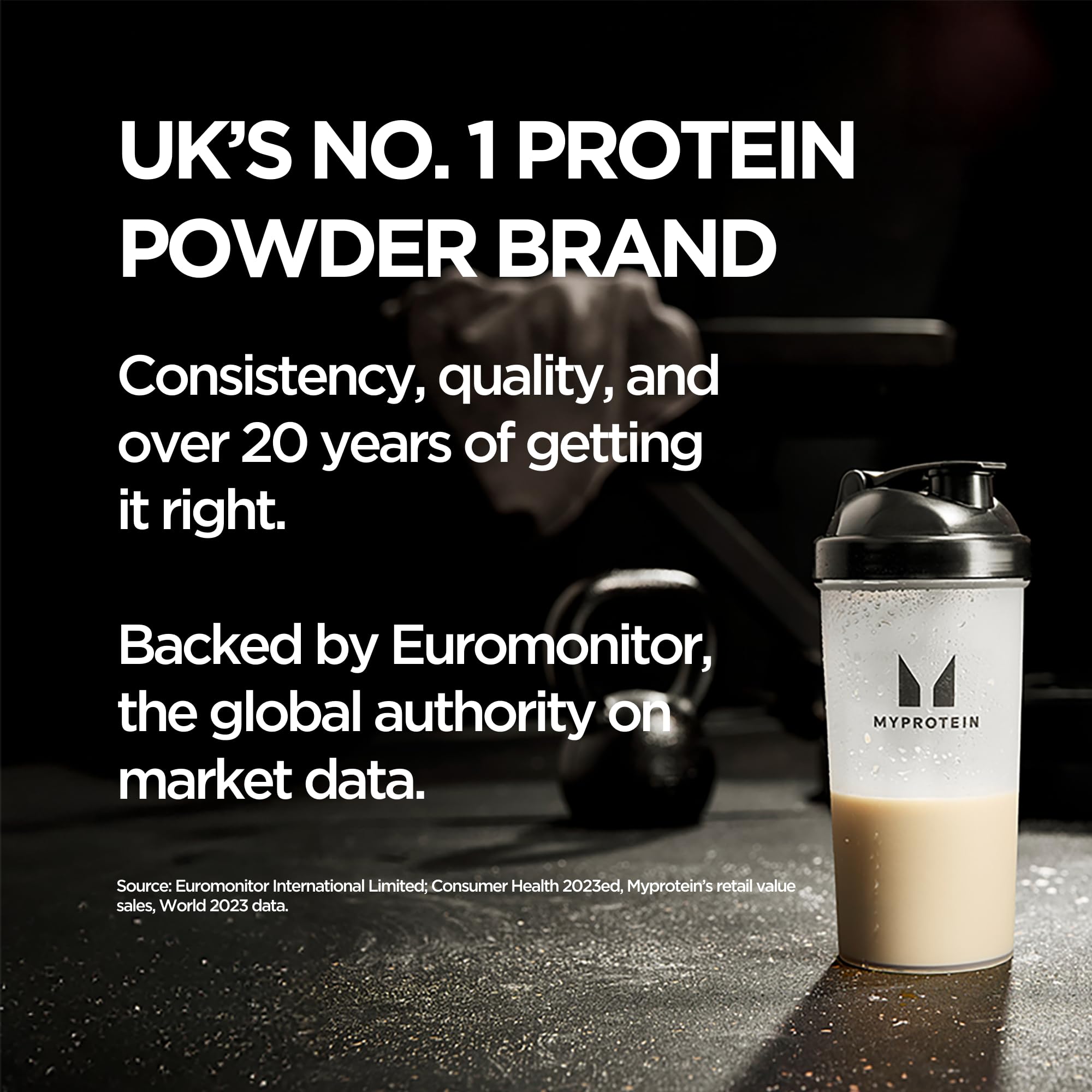Myprotein Impact Whey Isolate taza y cuchara, mezcla rápida para entrenamientos intensos.