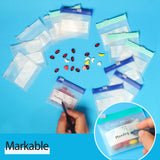 Organizador azul para joyas y objetos pequeños de MZRoyal en viaje.