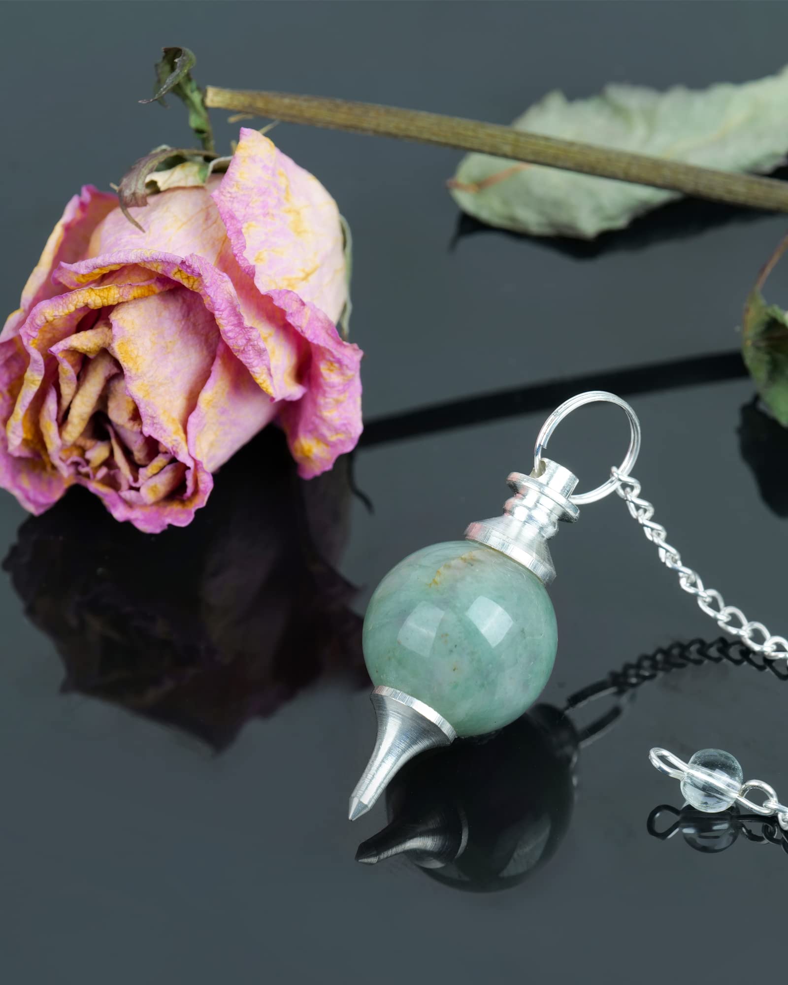 Pendulo Naribabu como regalo de bienestar para amantes de cristales.
