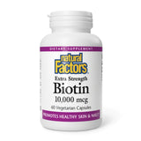 Natural Factors Biotin 10000mcg cápsulas en primer plano apoyando piel, cabello y uñas