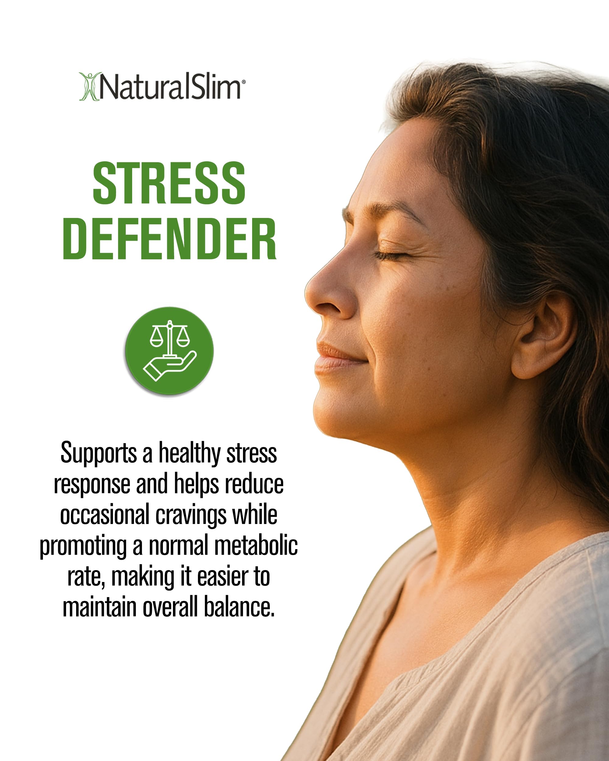 NaturalSlim Defensor del Estrés: cápsulas en mano muestran tamaño y forma.