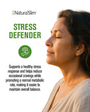 NaturalSlim Defensor del Estrés: cápsulas en mano muestran tamaño y forma.