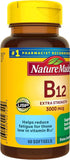 Nature Made B-12 capsulas blandas junto a la etiqueta, dosis diaria conveniente