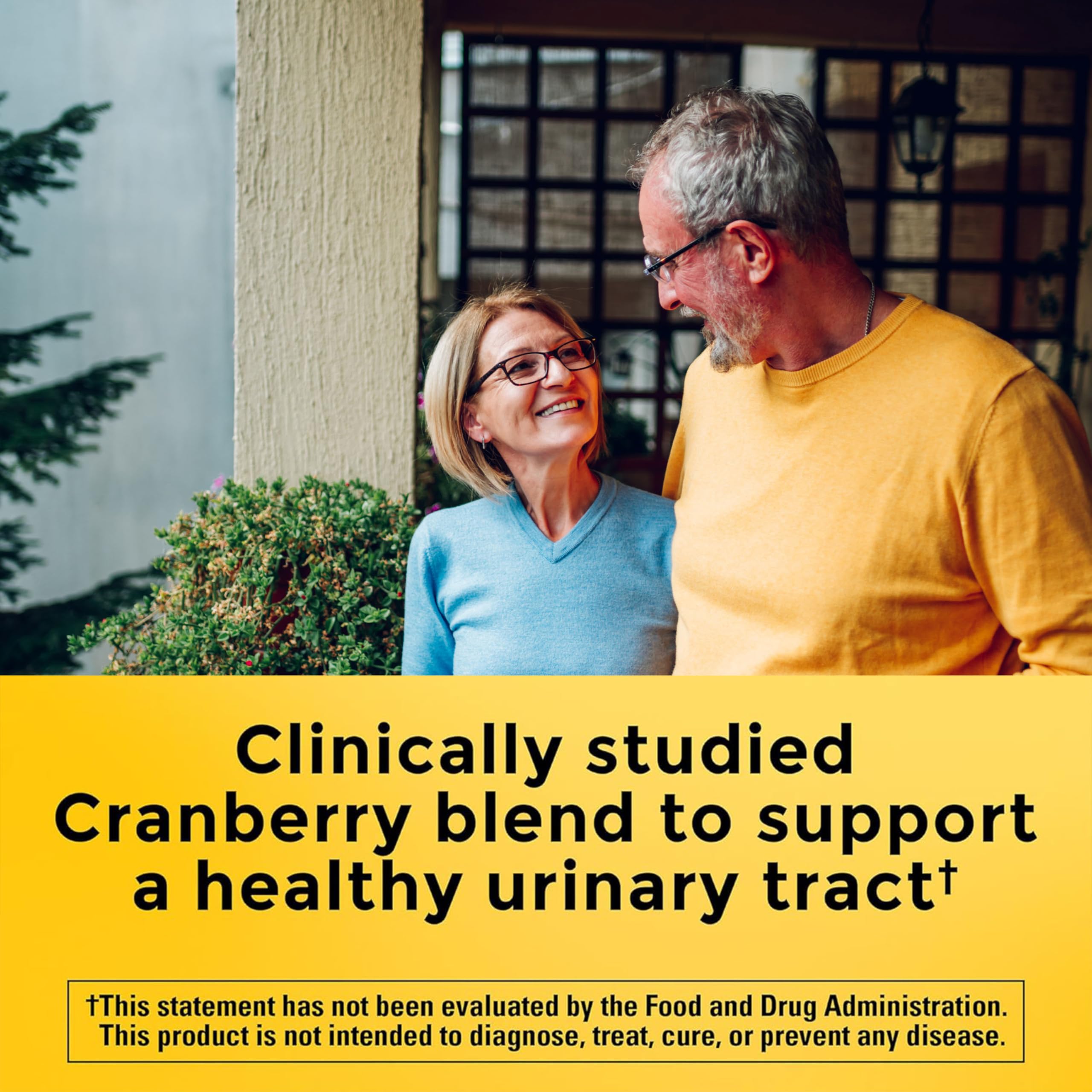 Cápsula Nature Made Cranberry en uso diario con agua para la rutina.