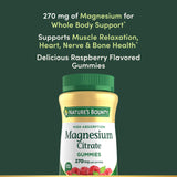 Nature's Bounty Magnesium Citrate Gummies primer-plano frambuesa para recordar la dosis diaria.