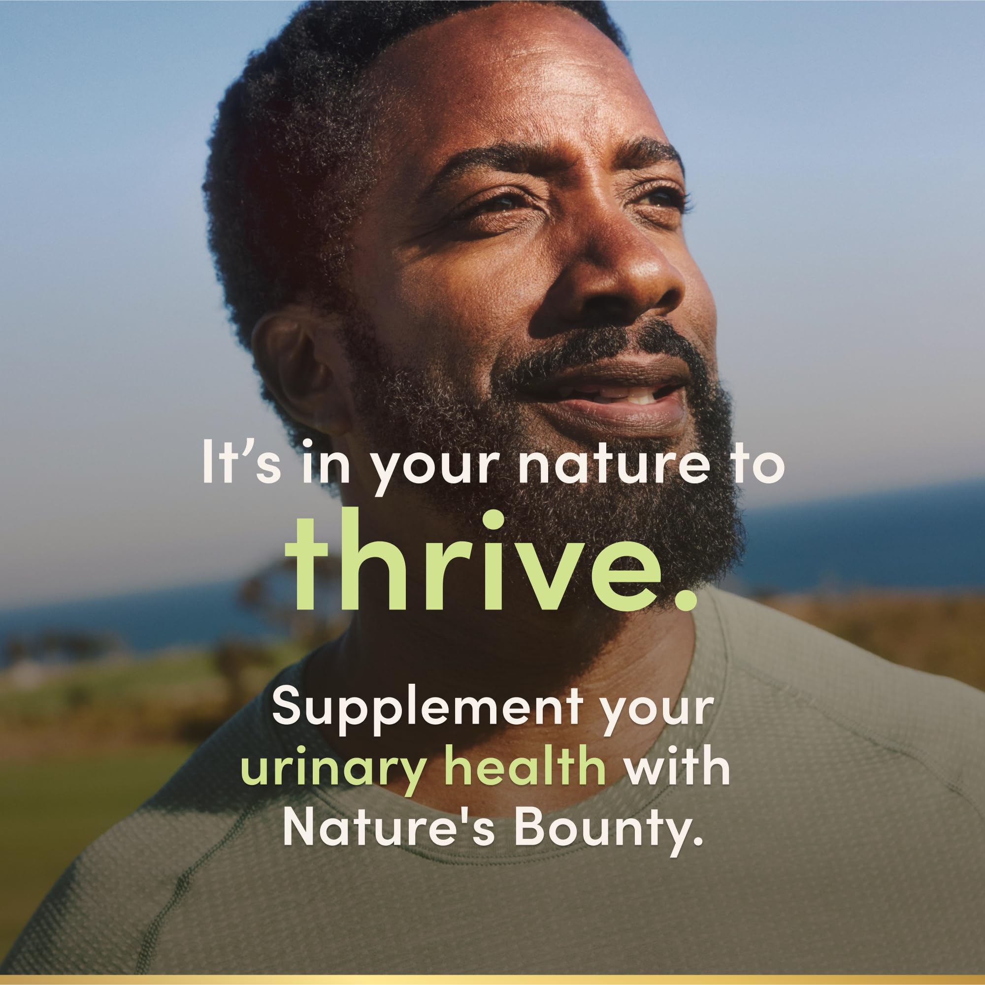Cápsulas de Nature's Bounty Saw Palmetto en primer plano, textura suave.