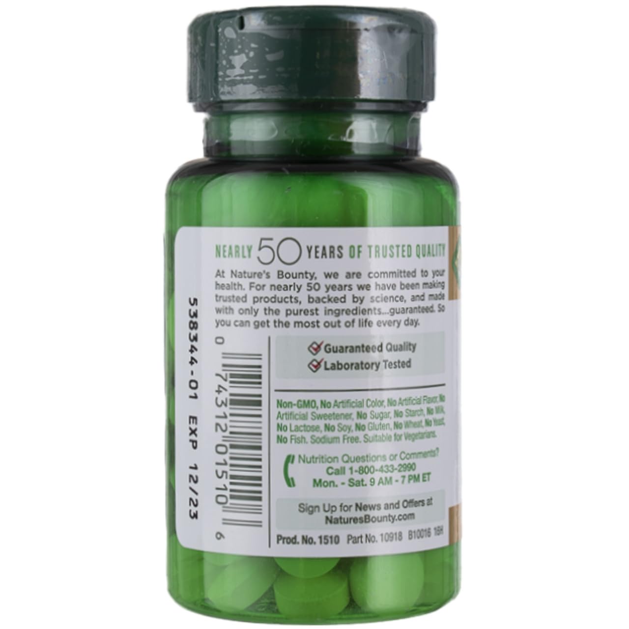 Nature's Bounty Vitamina C 500 mg, tabletas en mano, opción conveniente para la dosis diaria.
