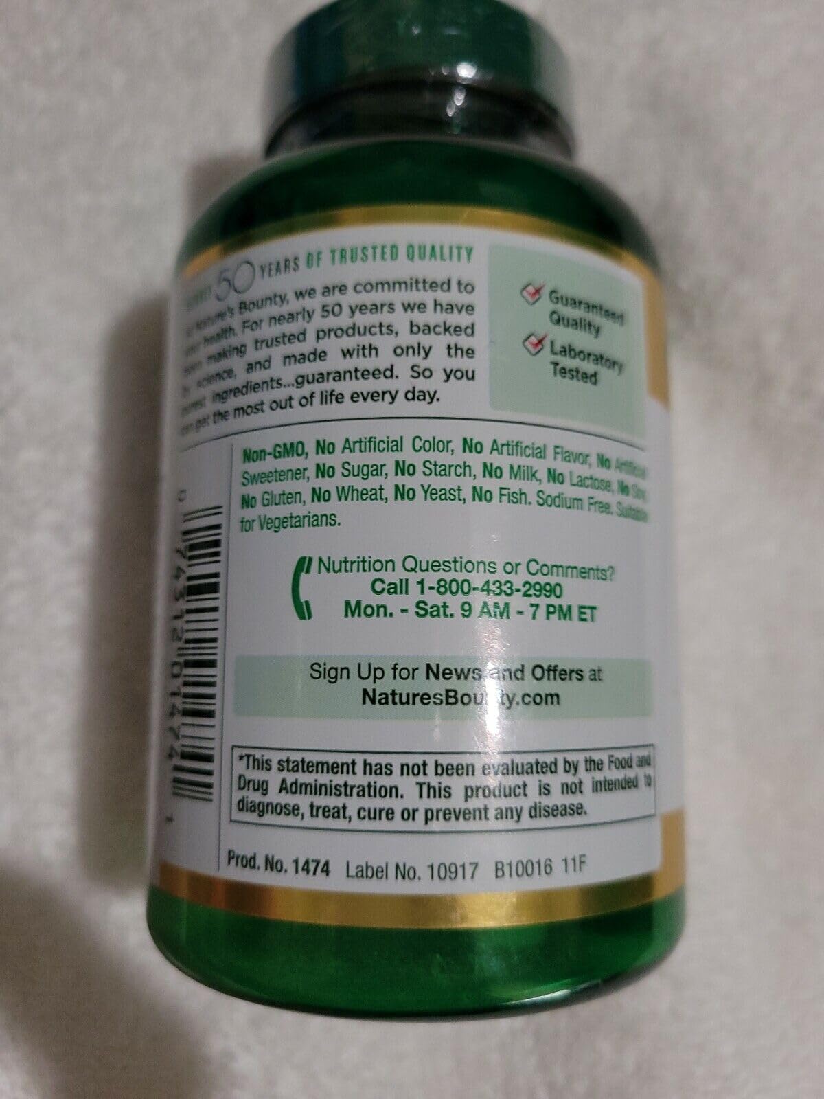 Nature's Bounty Vitamina C 500 mg, manos sosteniendo la caja, recordatorio de compra diaria