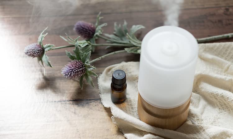 Nature's Note incienso mirra botella en sala: aroma terroso y madera suave para difusor.