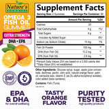 Nature's Nutrition Omega 3 gomitas naranja, textura suave en primer plano.