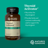Nature's Sunshine Activador de Tiroides, primer plano de cápsulas para consumo.