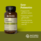 Nature's Sunshine Saw Palmetto: verter cápsulas para uso práctico en la rutina diaria.