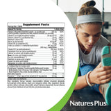 NaturesPlus Hema-Plex Iron: tabletas en mano, aptas para dieta vegetariana.