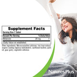 Uso nocturno de NaturesPlus Melatonina 20 mg para facilitar la relajación.