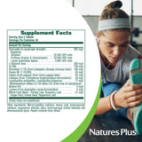 Tabletas de NaturesPlus Ultra-Zyme en mano para referencia.