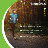 Empaque de NaturesPlus valeriana con etiqueta y certificaciones visibles