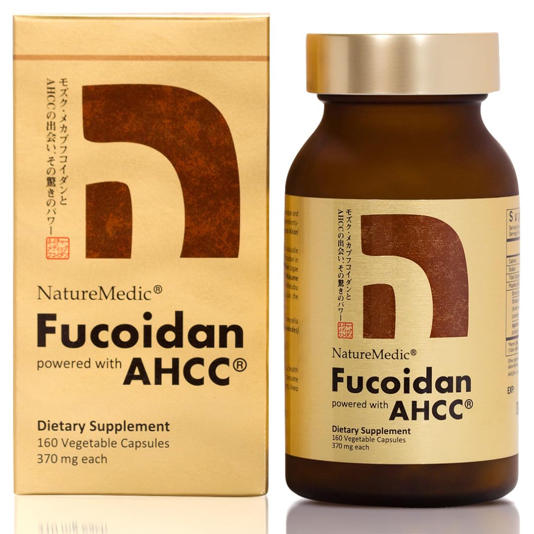 NatureMedic Fucoidan con AHCC: botella y cápsulas, posible apoyo al bienestar diario.