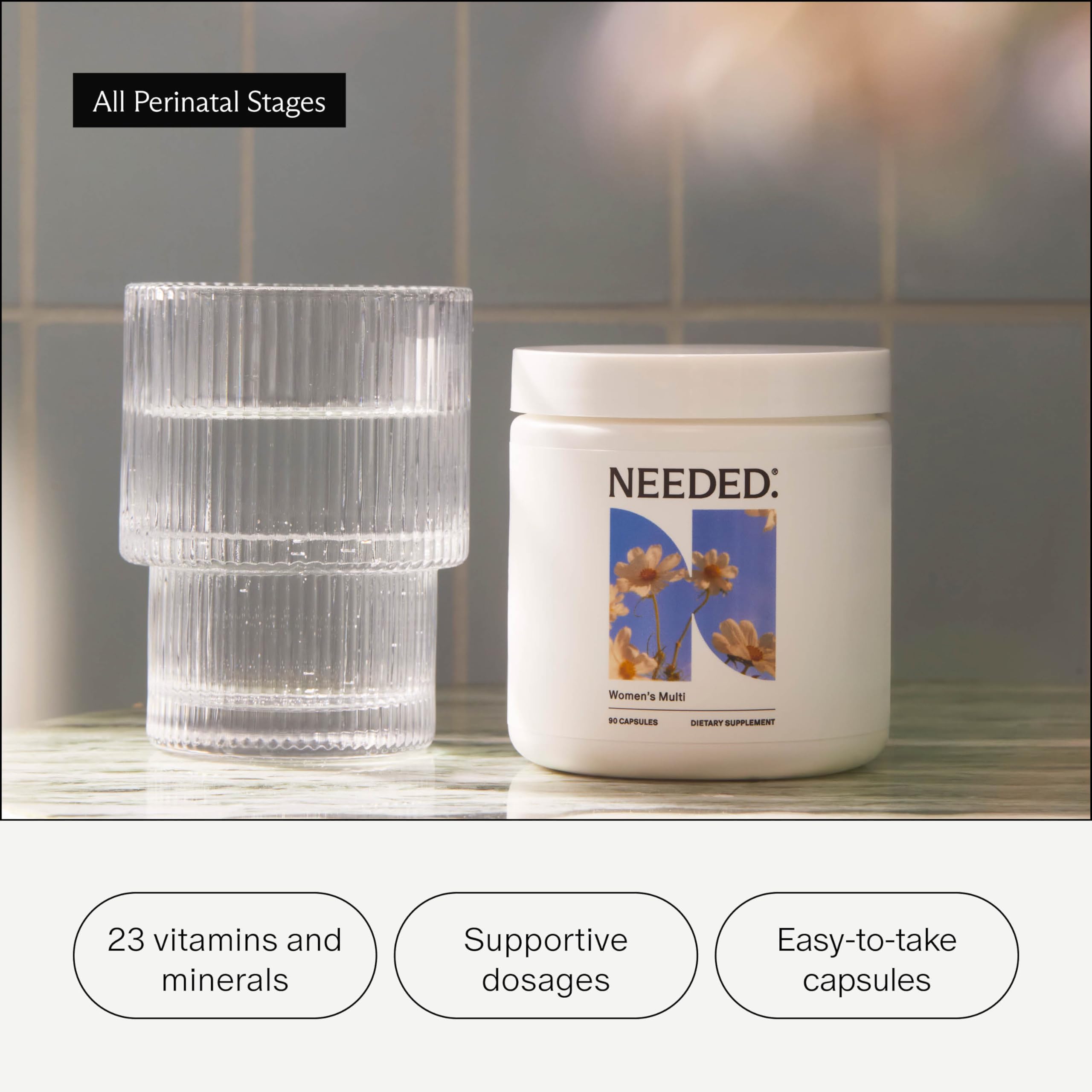 Needed multivitamínico para mujeres, envase en mano, uso diario cómodo y bienestar sostenido.