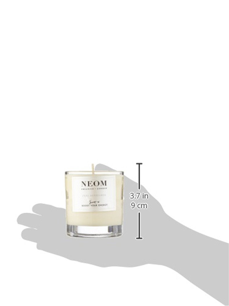 NEOM Feel Refreshed: etiqueta frontal visible, diseño elegante.