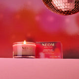 NEOM Sparkling Joy vela de viaje encendida para un ambiente fresco