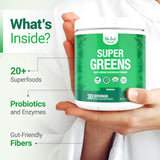 Polvo verde de Nested Naturals en superficie: fuente de nutrientes para vitalidad diaria.