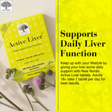 Frasco de NEW NORDIC Active Liver en estante, ingredientes procedentes de naturaleza.
