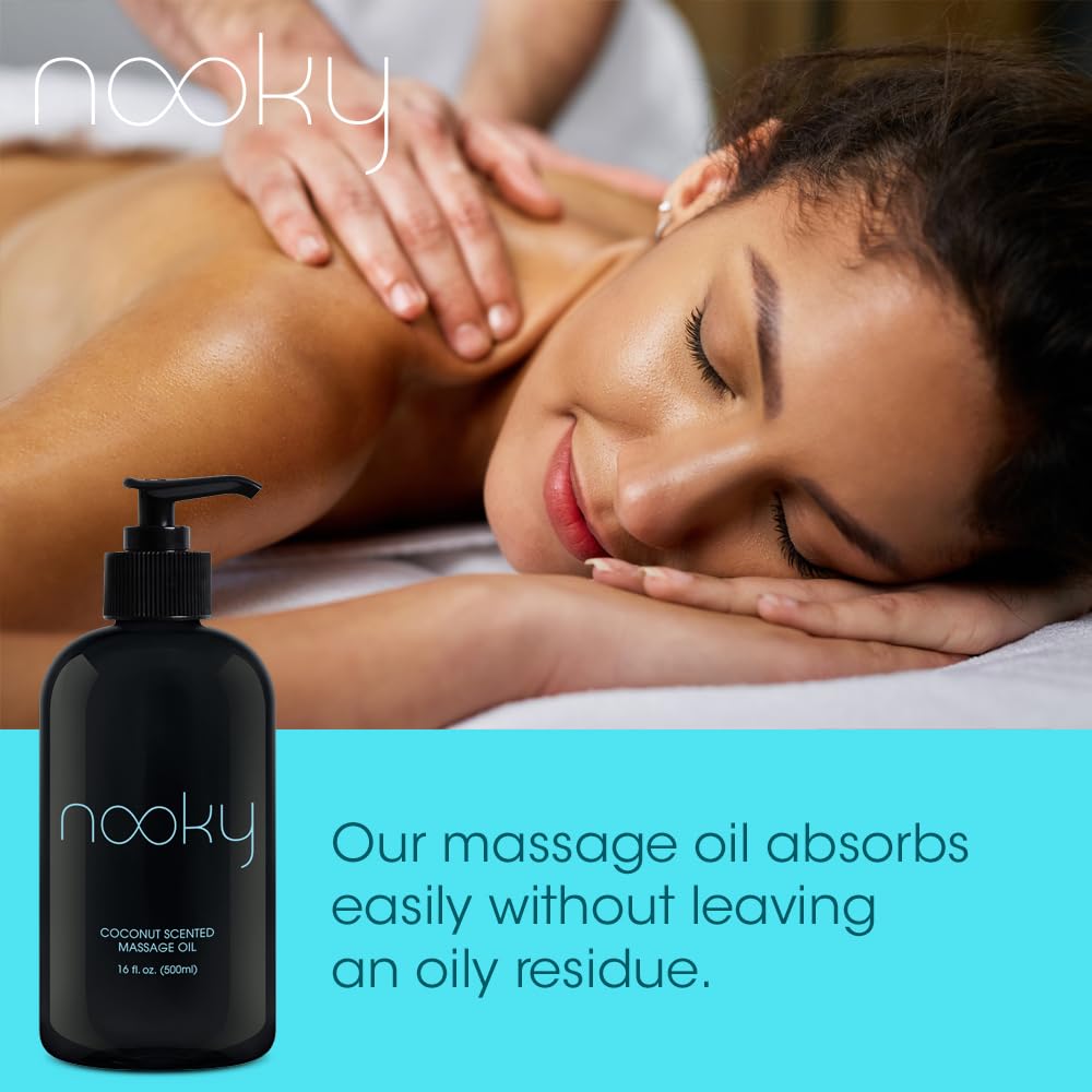 Nooky aceite de masaje con coco aplicándolo suavemente para una piel suave.