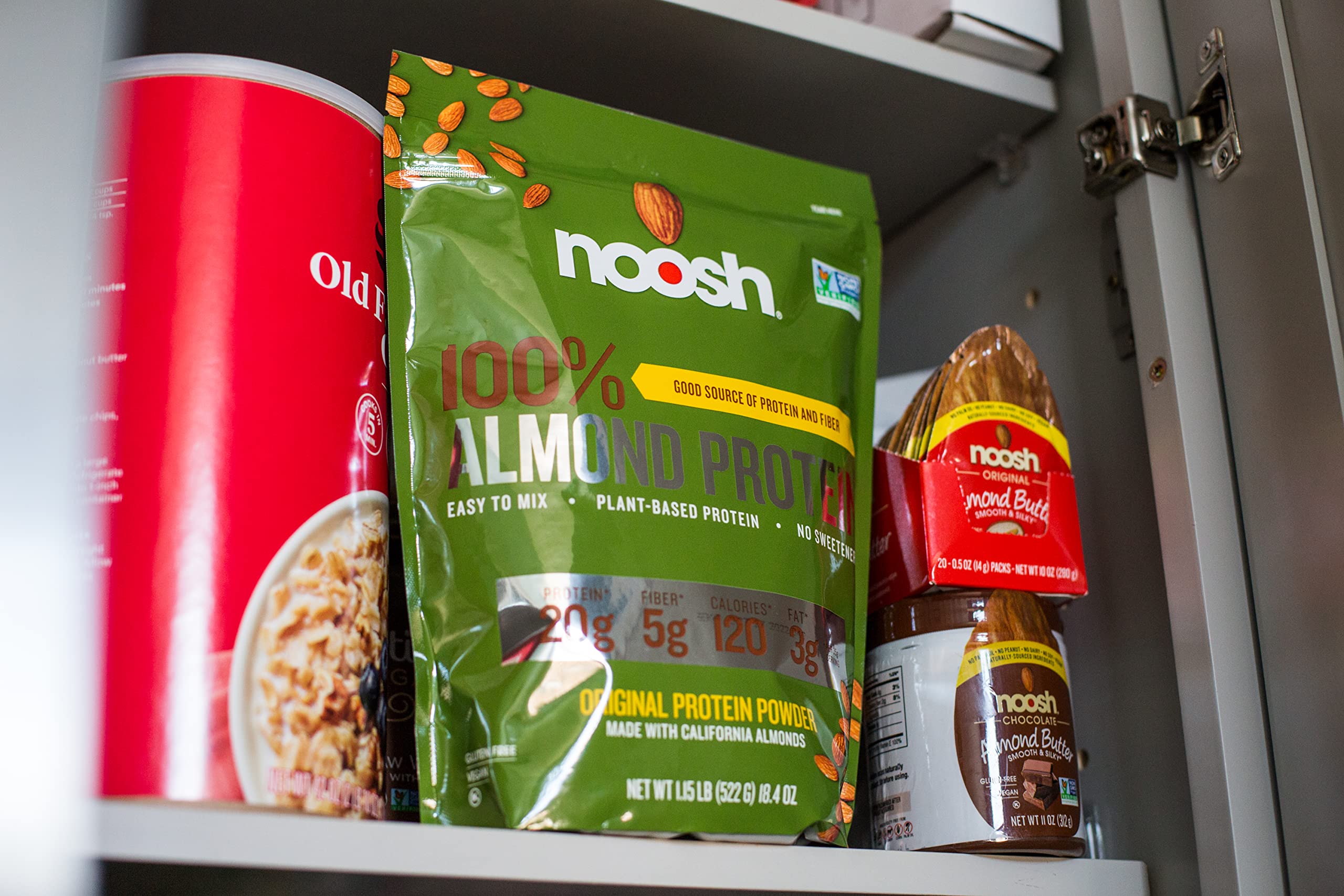 NOOSH ingredientes premium de almendra como base vegetal para comidas.
