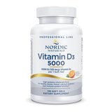 Nordic Naturals Pro Vitamin D3 5000, botella visible, apoya huesos saludables.