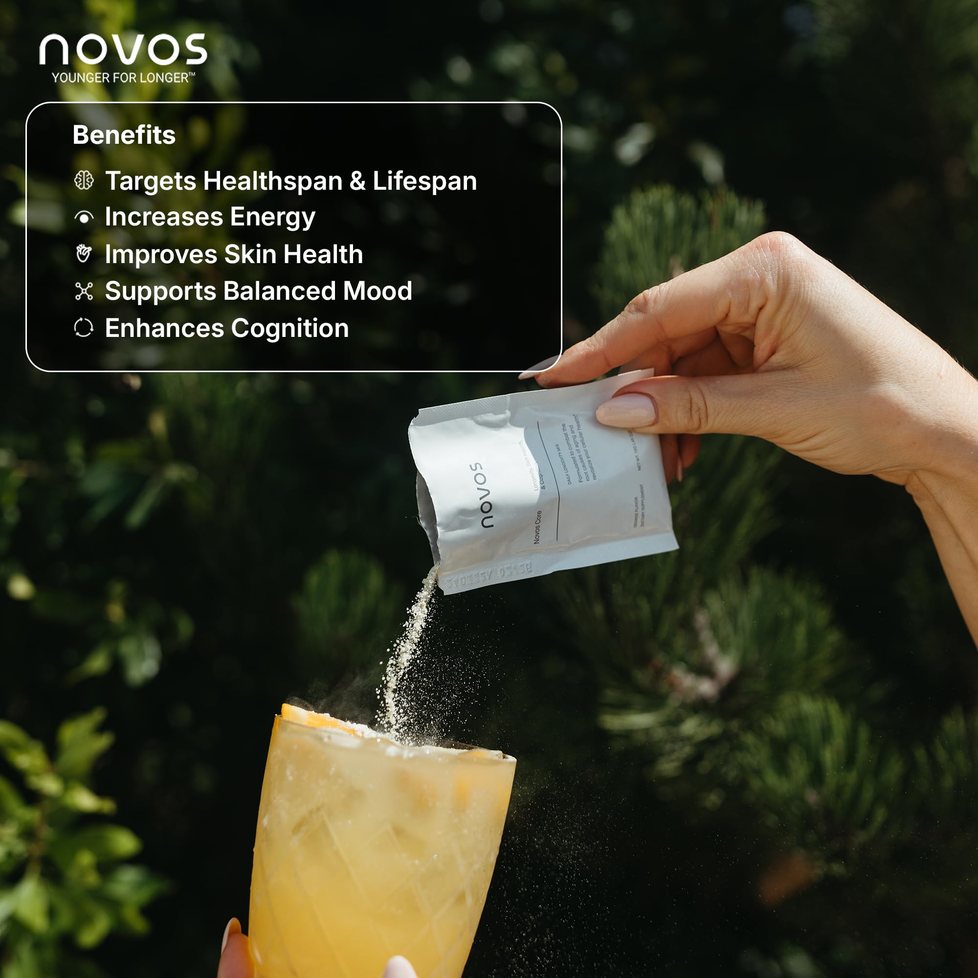 NOVOS Core Longevity Mix con ingredientes clave visibles para apoyar la piel.