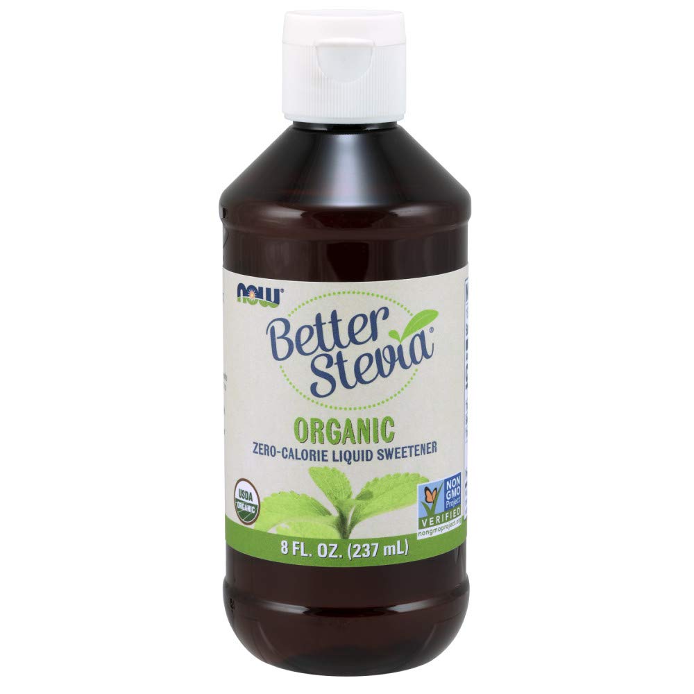 NOW Foods BetterStevia: vertido desde la botella para endulzar bebidas sin calorías.