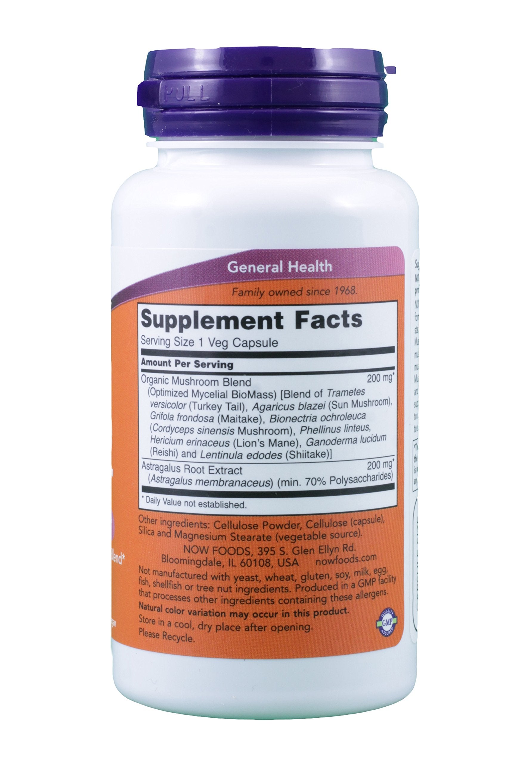 NOW Foods Mushroom Immune Renew, cápsulas en primer plano: apoyo inmunológico y nutrientes de origen vegetal.