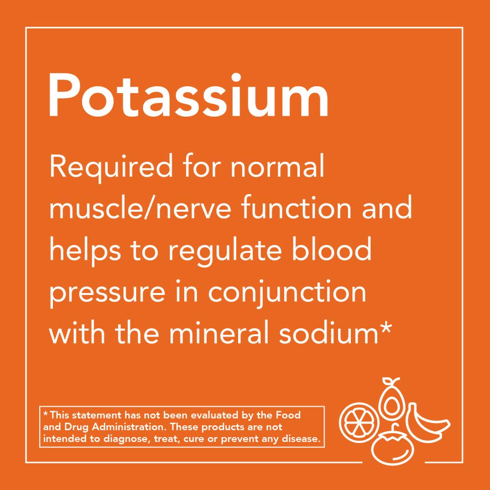 NOW Foods Potassium Citrate: mano sosteniendo la caja del producto.