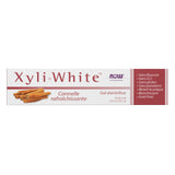 XyliWhite muestra su textura de gel para limpieza bucal suave.