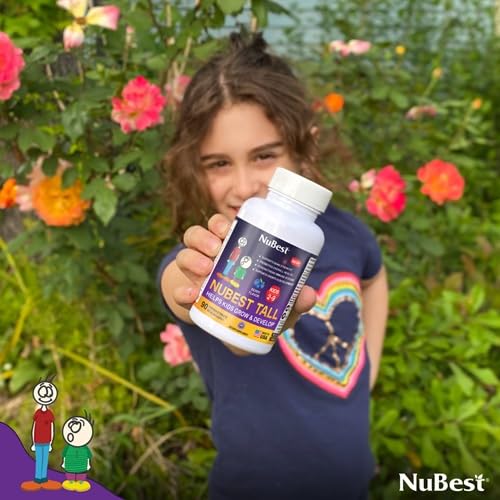 Niño tomando NuBest Tall Kids en tabletas masticables de sabor frambuesa.