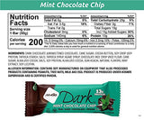 Sección de corte de NuGo Dark Chocolate Mint Bar, interior con trocitos de menta para sabor equilibrado