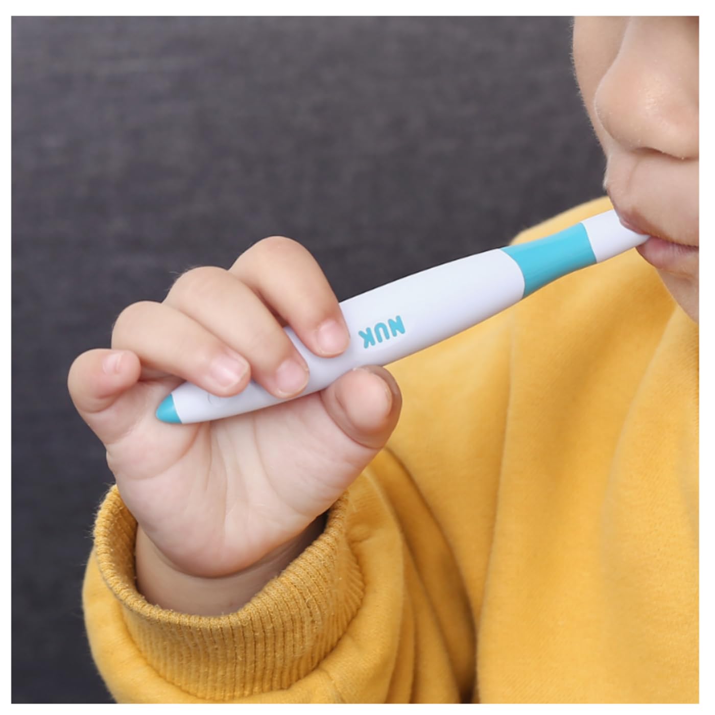 NUK, uso con gel de dentición para aplicar y masajear suavemente.