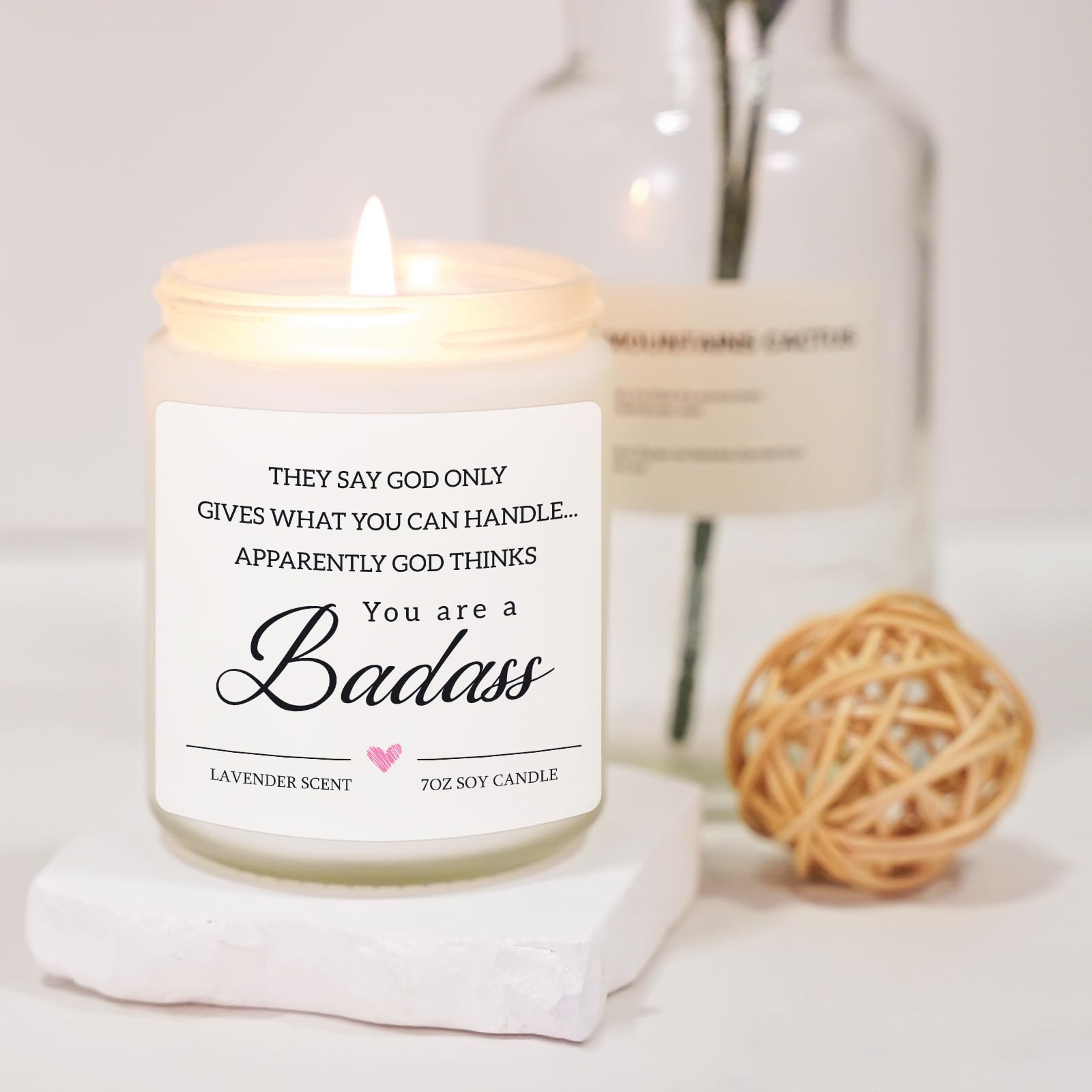 Vela Nuowagify aroma relajante para crear un ambiente calmante en casa.