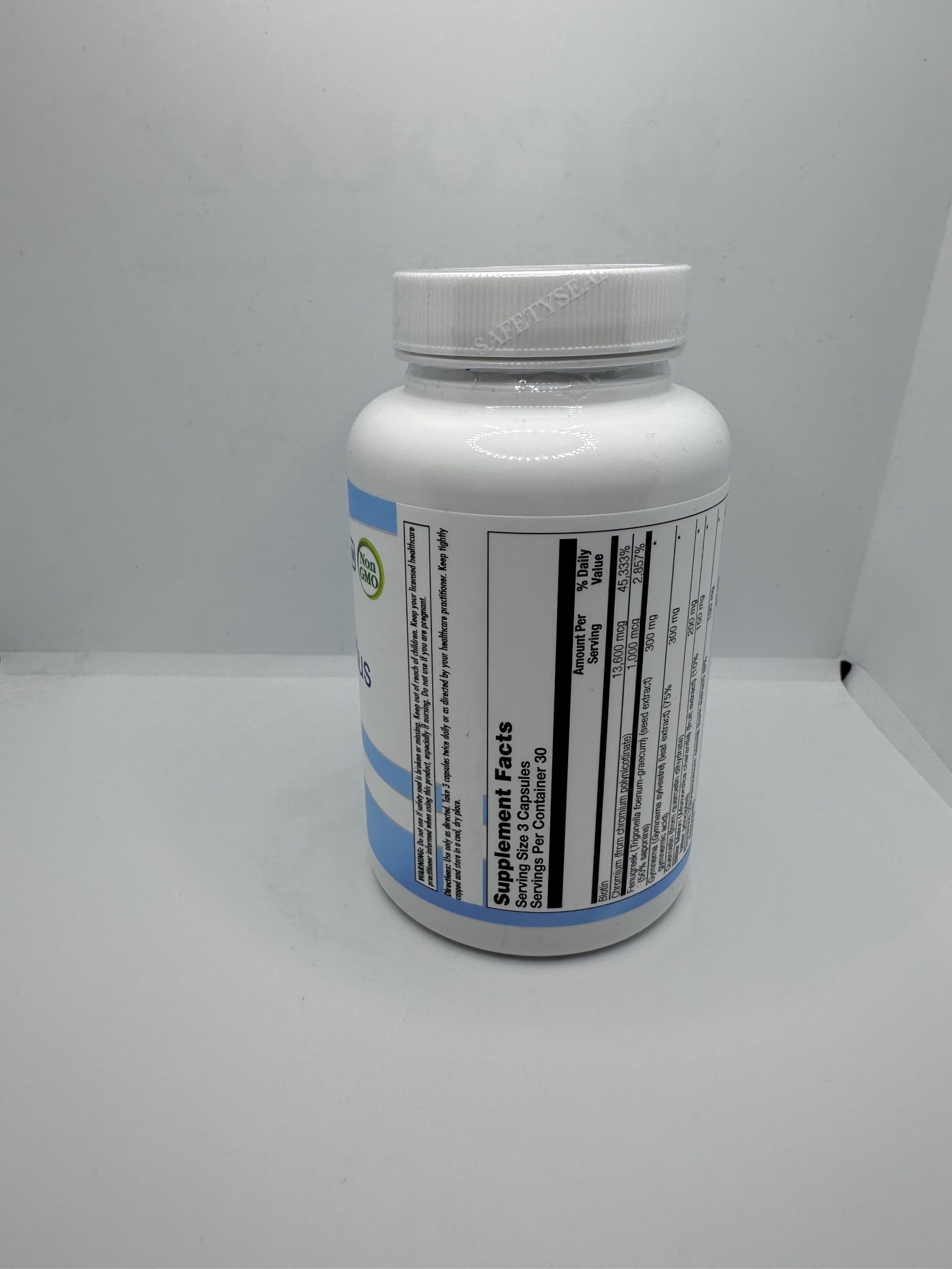 Nutra BioGenesis Diabetone Plus: frascos en mesa de cocina tras apertura.