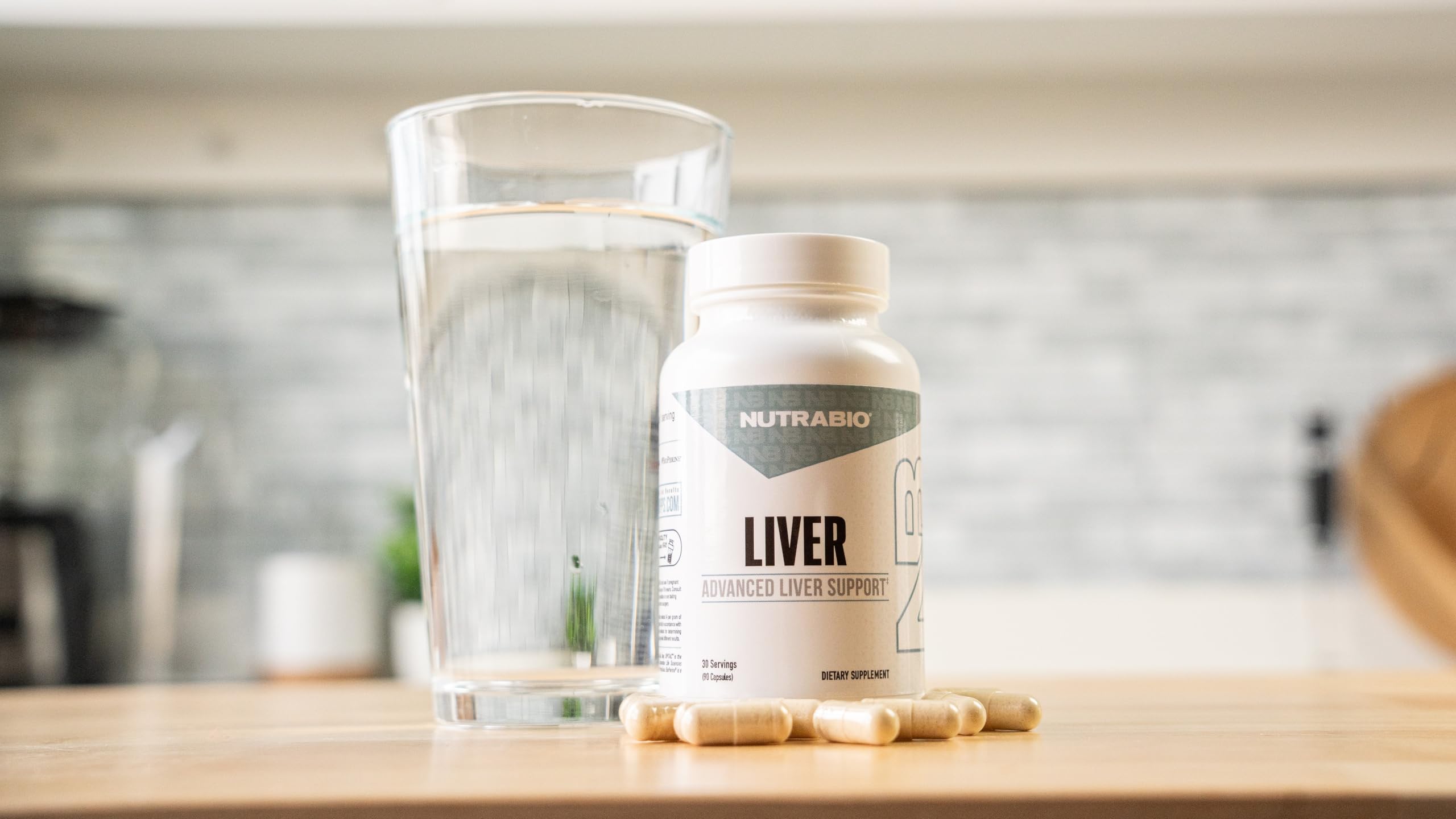 NutraBio Apoyo Hepático Avanzado etiqueta frontal mostrando ingredientes clave