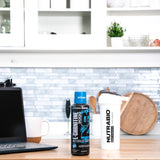 Vaso medidor de NutraBio L-Carnitina líquida 3000 para porciones precisas.