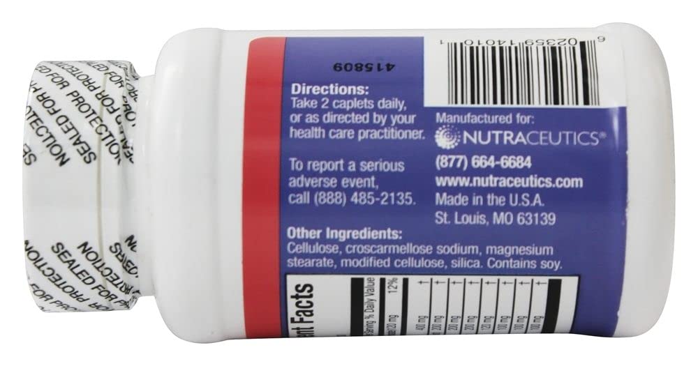 Nutraceutics ProEstron: cápsulas en mano para uso diario frecuente.