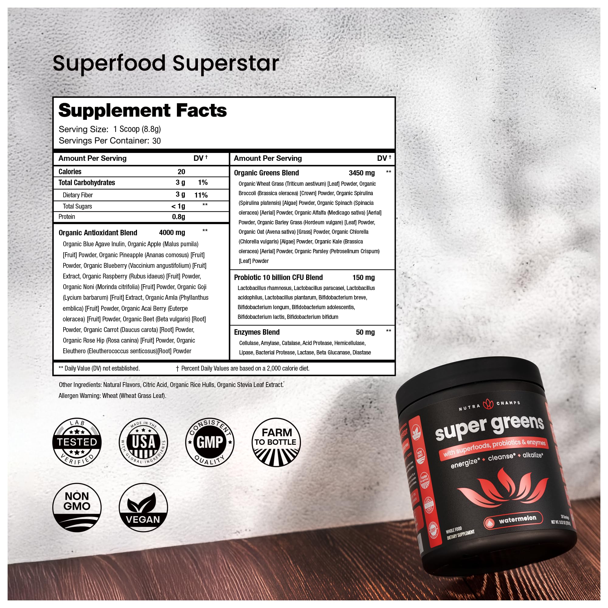 NutraChamps Super Greens, taza con mezcla, perfecto para un batido refrescante.